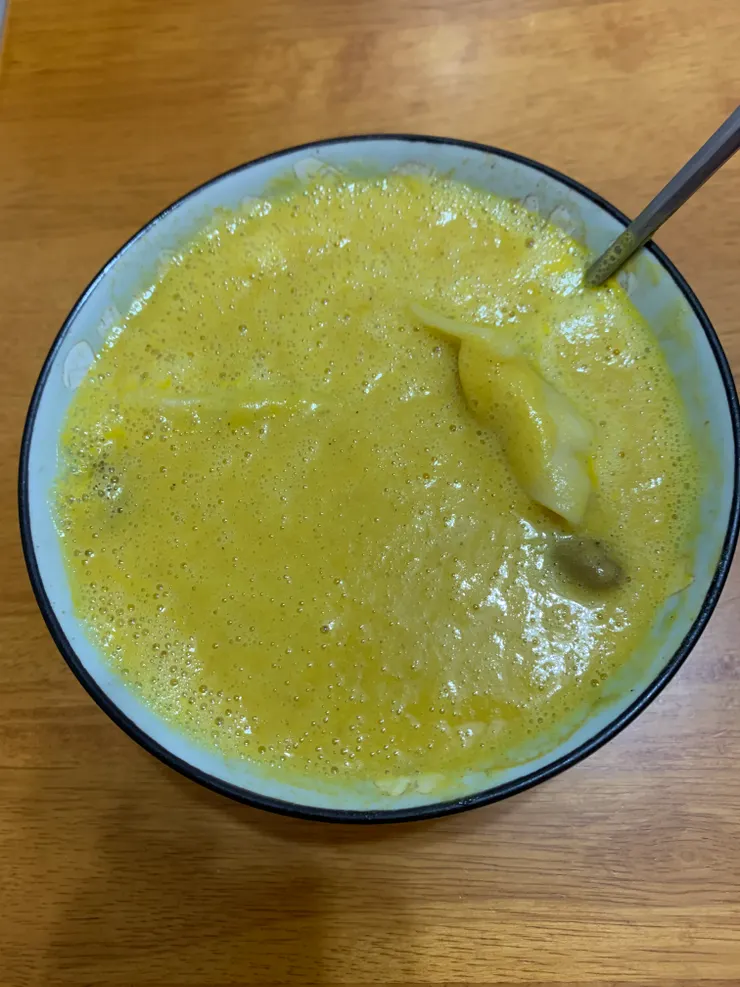 有加玉米粒的紅蘿蔔舒緩濃湯