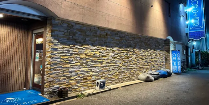 雖然是應聘泡泡浴店舖的工作，但由於店舖內空間和時間的“寸土寸金”，面試活動極少會在店內進行