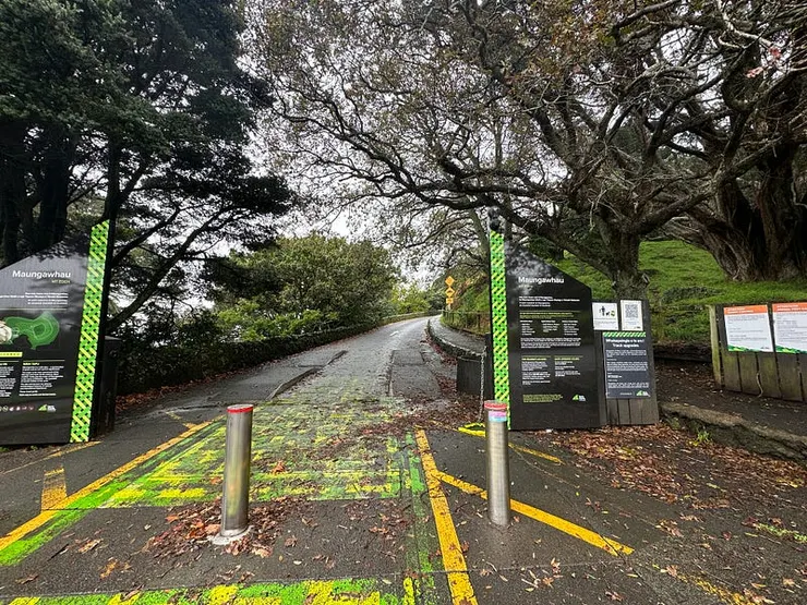 伊甸山的入口就像一般公園一樣