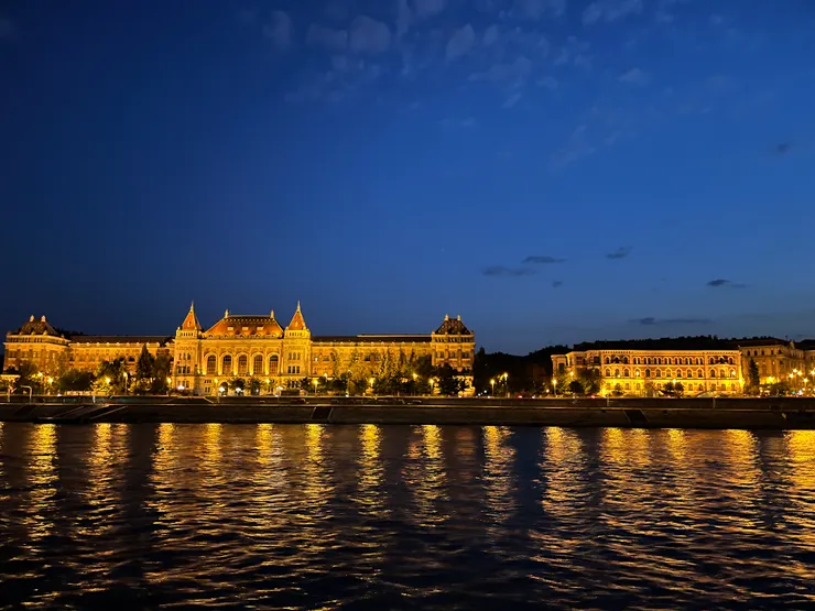 多瑙河遊船夜景