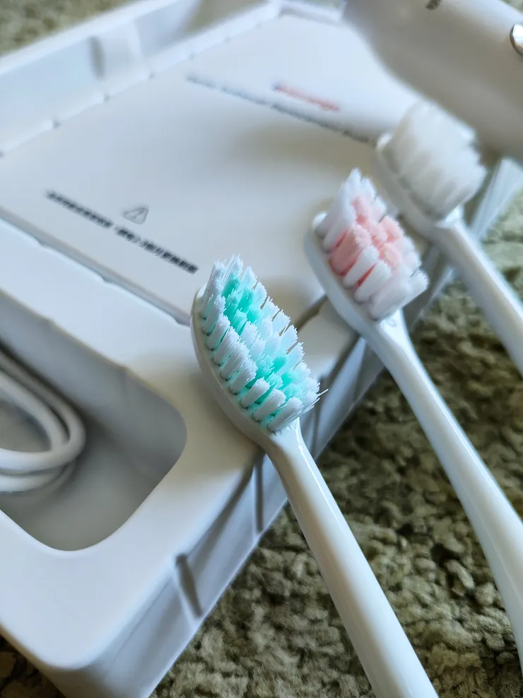 橙色雲聲波電動牙刷 T8