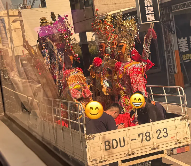 路上偶遇的宗教車輛