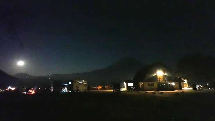 夜晚的富士山