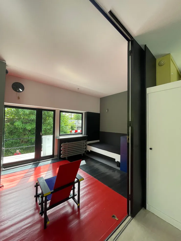 Gerrit Thomas Rietveld設計師有名的作品 - Red and Blue Chair 複製品