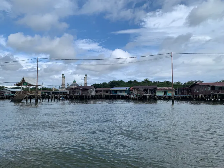 甘榜亞逸 Kampong Ayer，稍後看完長鼻猴會登陸。