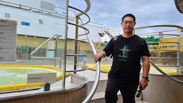 這是歌詩達郵輪莎倫娜號船尾的SPA池!