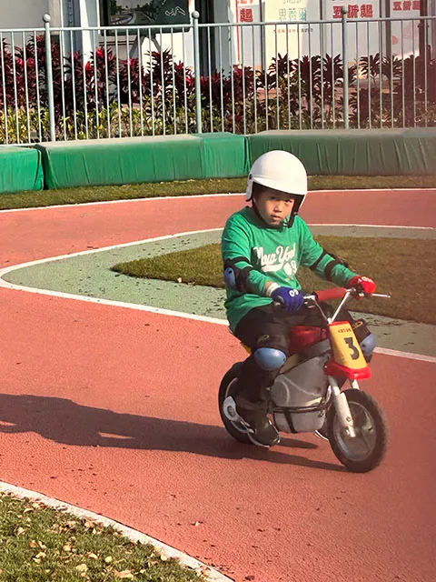 ▲人生中第一次騎摩托車