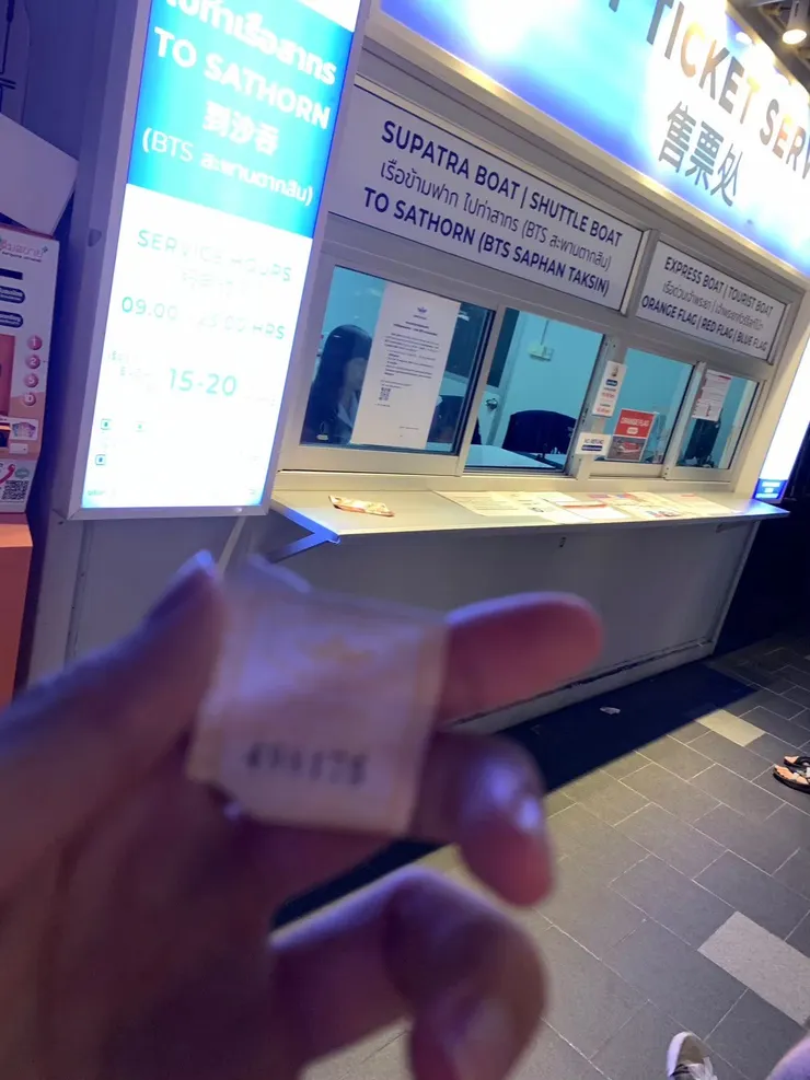 買票搭船到達對岸的Sathorn碼頭