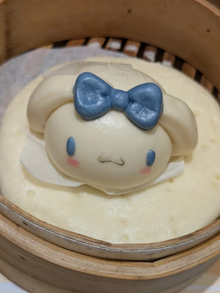 戴著藍色啾啾的大耳狗