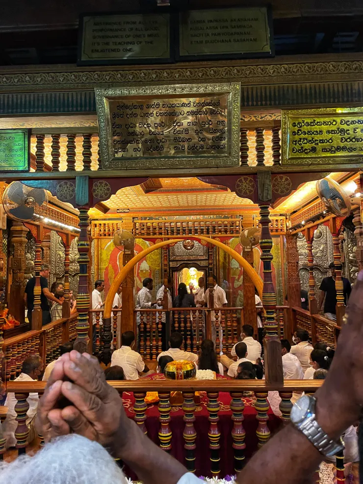 信徒祈求的樣貌