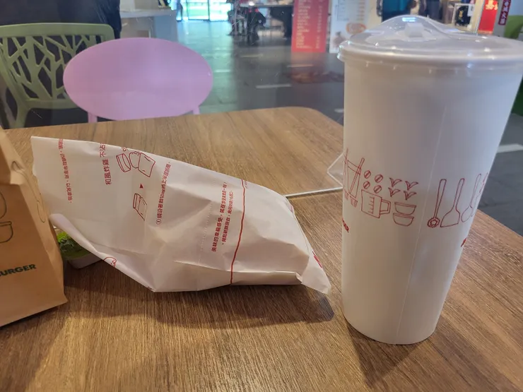 套餐雞塊和紅茶