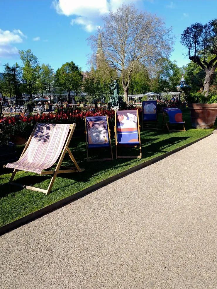 可坐在躺椅上享受陽光