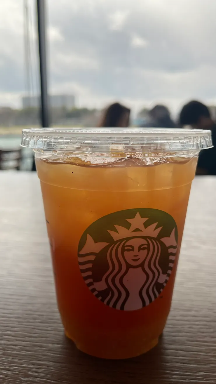 點了一杯茶度過優閒午後。