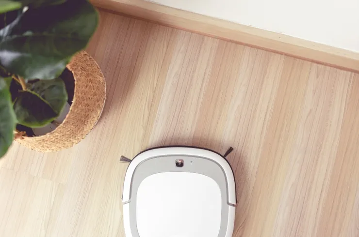 想要讓掃地機器人乖乖聽話，像個高效率的管家一樣服務妳，妳得掌握5個聰明使用的重要方法，讓妳的地板從此進入自動化清潔的極樂世界。圖/123RF圖庫