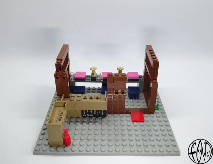 消防設備必須有,滅火器不可少(左下角紅色的罐子)