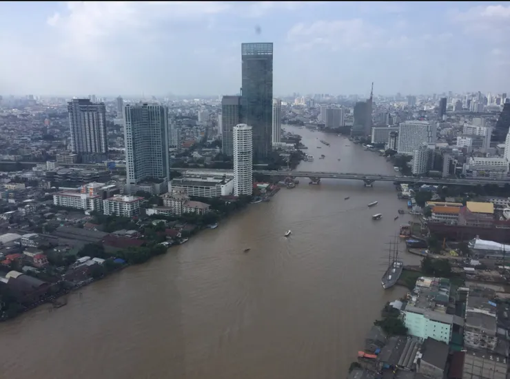 看出去是無敵江景,晚上燈火點點