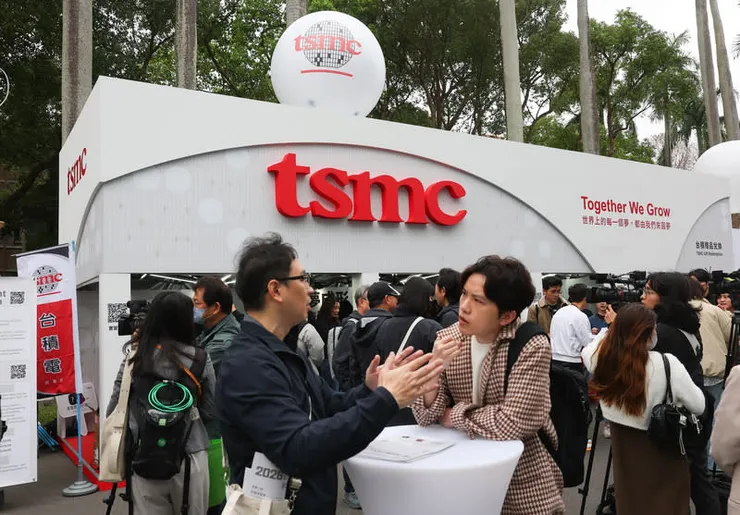 台積電徵才，來源：https://tw.news.yahoo.com/%E5%8F%B0%E7%A9%8D%E9%9B%BB%E4%BB%8A%E5%B9%B4%E5%BE%B5%E6%89%8D8000%E4%BA%BA-%E7%A2%A9%E5%A3%AB%E6%96%B0%E9%80%B2%E5%B7%A5%E7%A8%8B%E5%B8%AB%E5%B9%B4%E8%96%AA%E5%8F%AF%E9%81%94220%E8%90%AC%E5%85%83-043023054.html