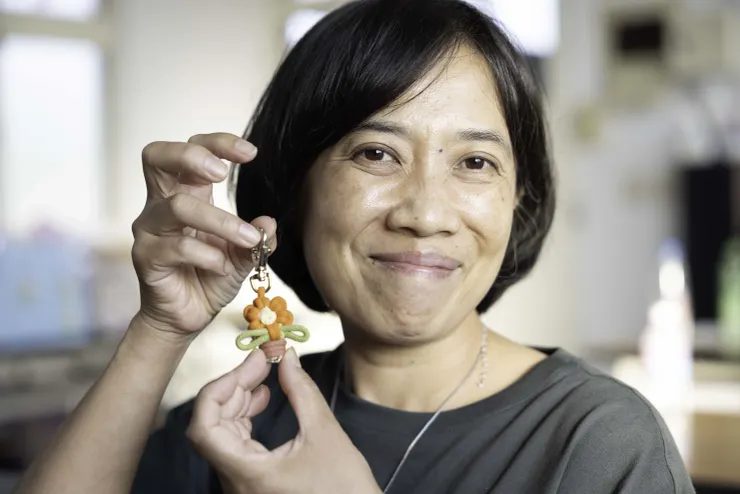 Lina merekomendasikan bahwa “tertawa adalah suplemen terbaik.”