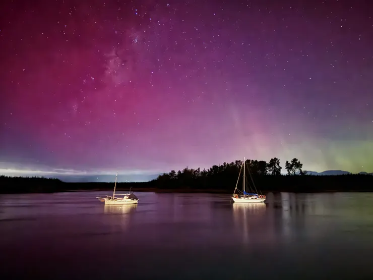 Mapua碼頭的極光星空照應著小船,非常的夢幻美