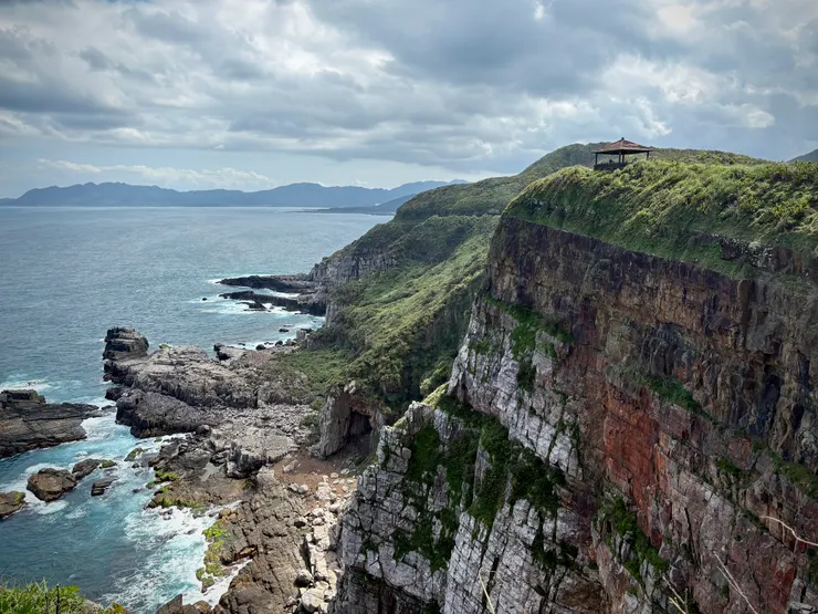 第二個觀景台下方就是可攀岩的石壁