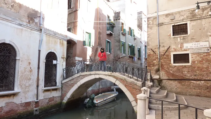 到處都是跨越運河的小橋