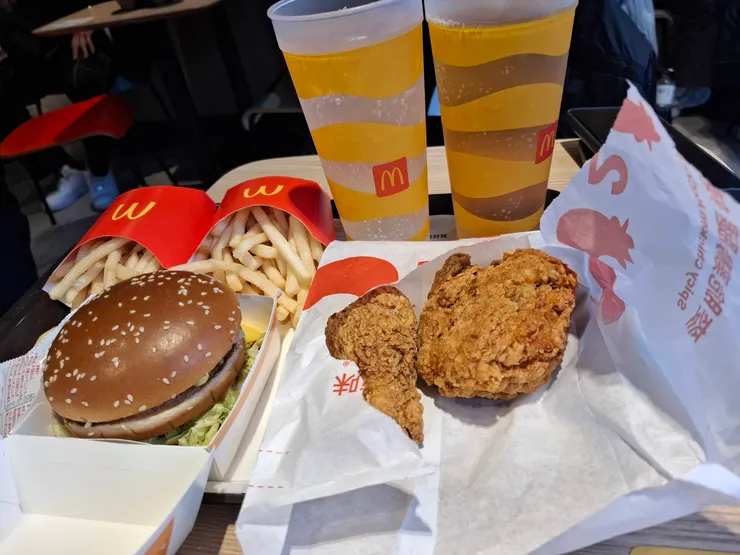 這是上禮拜天我和儒儒在桃園麥當勞的麥當勞晚餐!