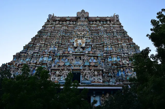 美娜希神廟巨大的塔門