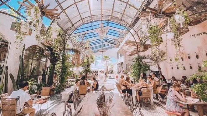 我們介紹了30多家Canggu的美食餐廳，請點我！