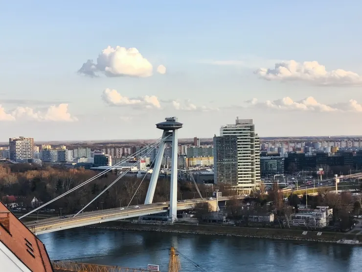 遠望斯洛伐克民族起義橋