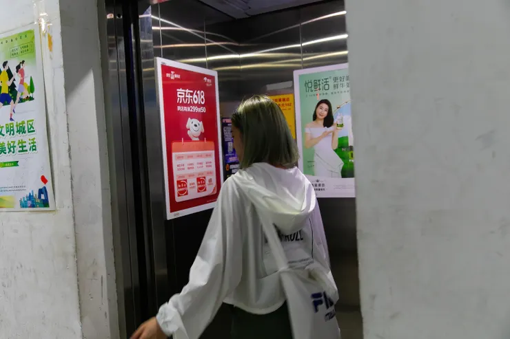 工作忙碌，每天回家時都已是深夜