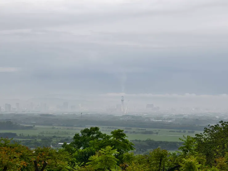 雨日的灰色雲霧