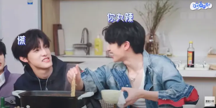 張澤禹都慌了,然後朱志鑫在一旁幸災樂禍的🤣🤣🤣