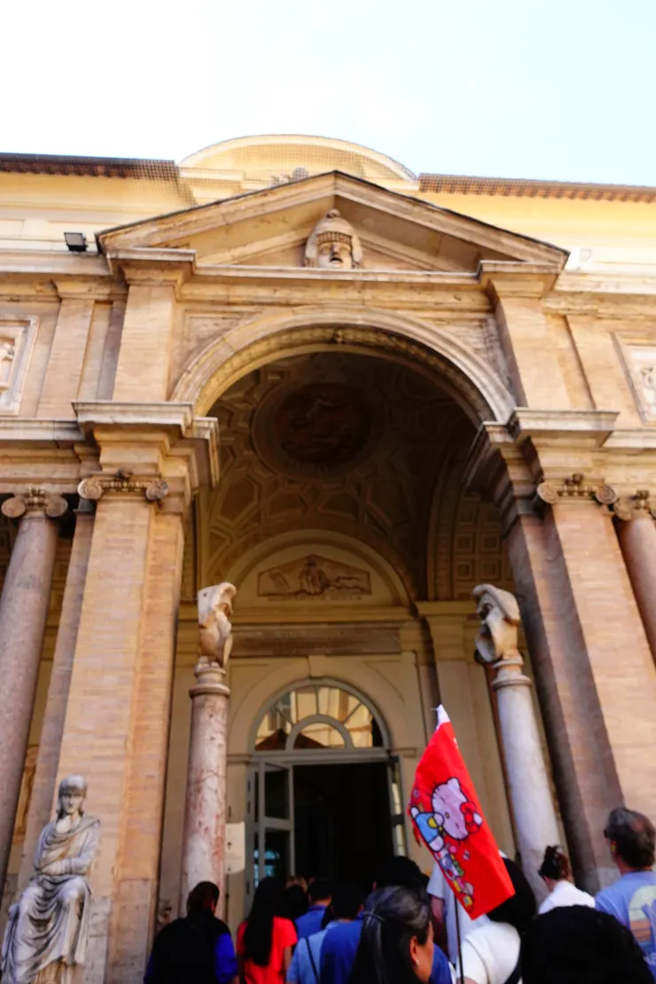 準備走進博物館內...