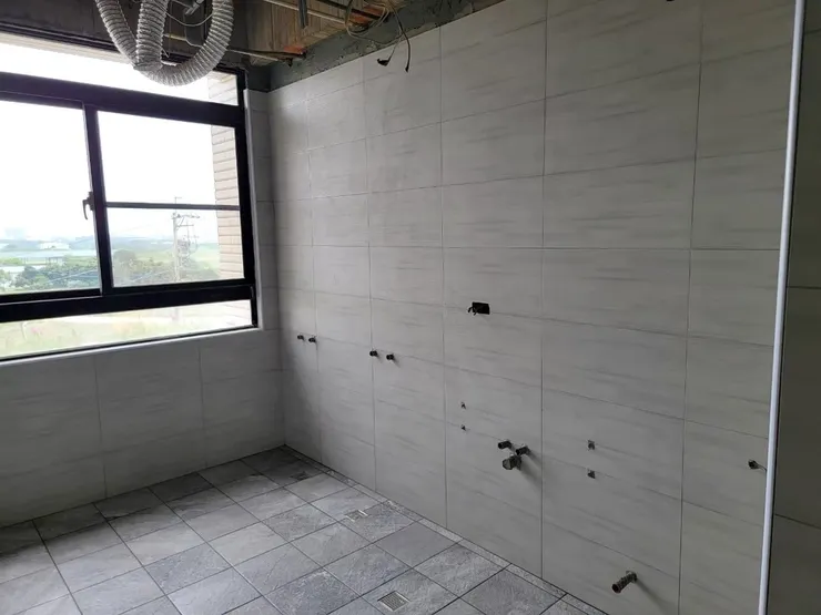 台南廁所翻新改成無障礙空間！胖匠宅修團隊一次翻新兩間！防水，