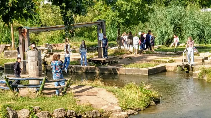 溜過水池好驚險