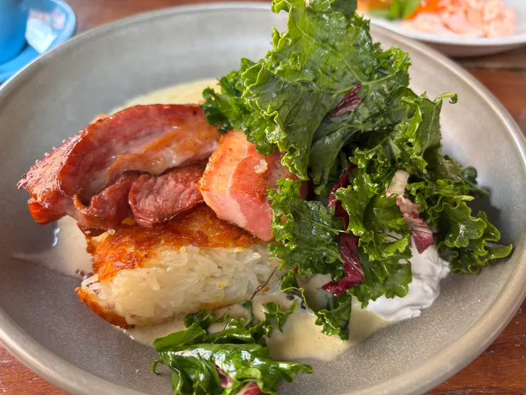 這個薯餅真的不簡單~培根也是厚又酥脆