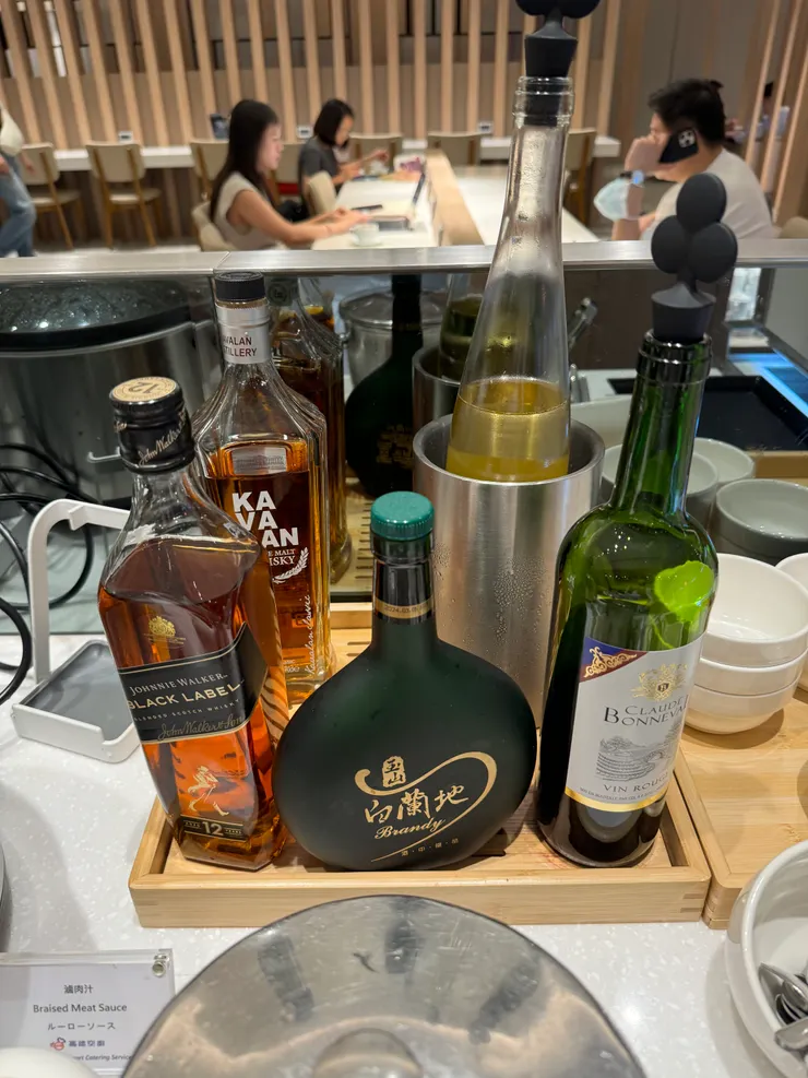 還有一些酒，有葛瑪蘭！