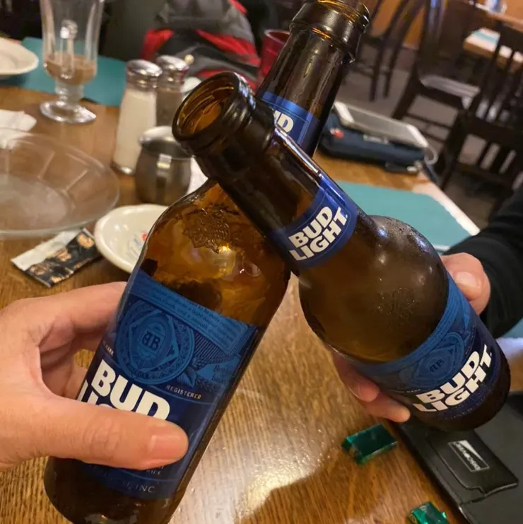 不管到那裡，都要試試當地的啤酒，4.2% 美國 Bud Light 啤酒，泡沫濃密，口感清爽順口