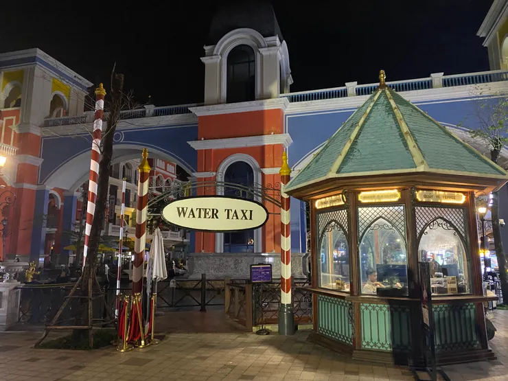 白天來可以搭船遊運河