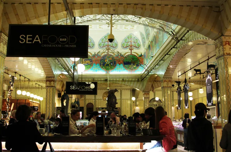 哈洛德百貨的美食街不只有許多的熟食、也有令人歎為觀止的生鮮奢華食材