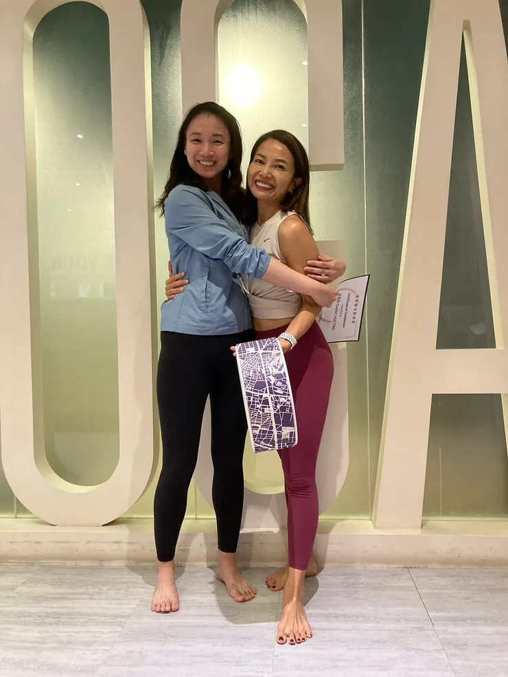 老師是可以擁抱的太陽，總是給予學生最多的關懷和愛。