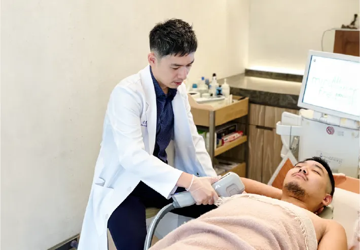 王佑鑫醫師施打miraDry清新微波改善病患腋下多汗、狐臭等困擾