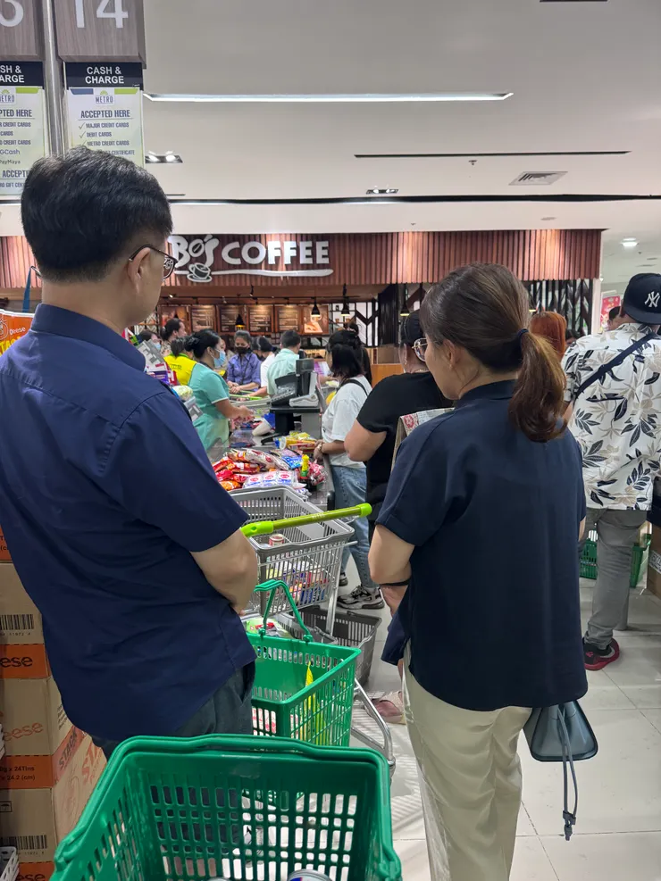 菲律賓超市之結帳 (來源：女吃漢)