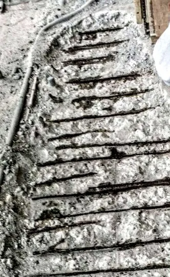 被自己殺了的鋼筋