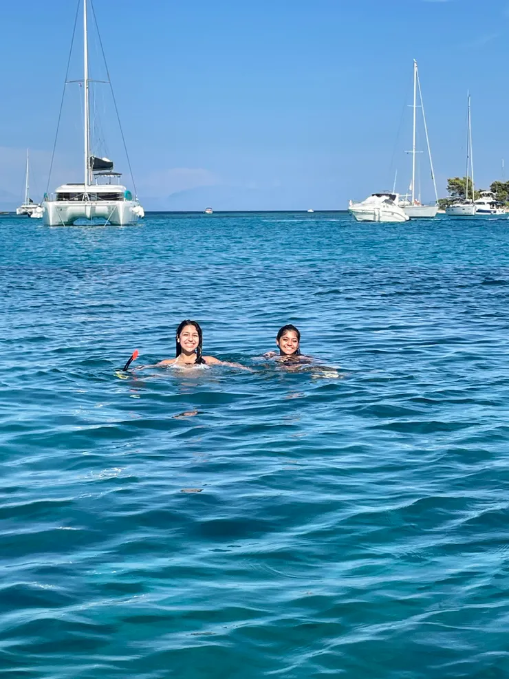 同船的2位來自英國的小美女