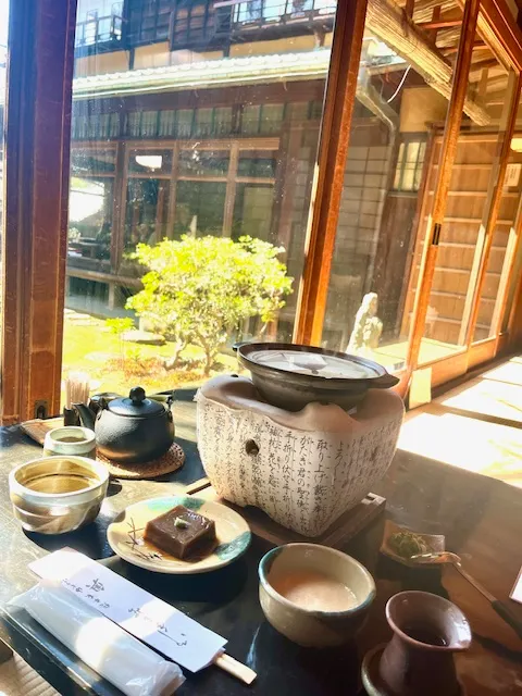 往清水寺的路上，午餐享用了豆腐料理（奧丹．清水 since1635)）