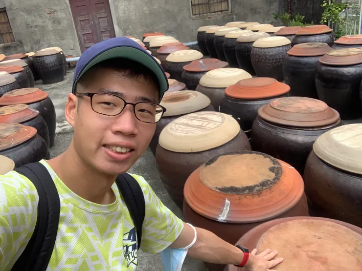 黑豆醬油需要經過陶甕長時間的釀造