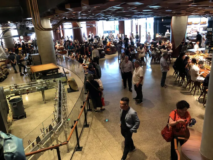 上海星巴克咖啡吳江路旗艦店場地大