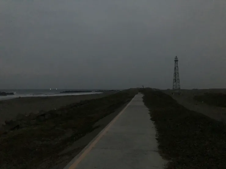 右邊那座就是國聖港燈塔