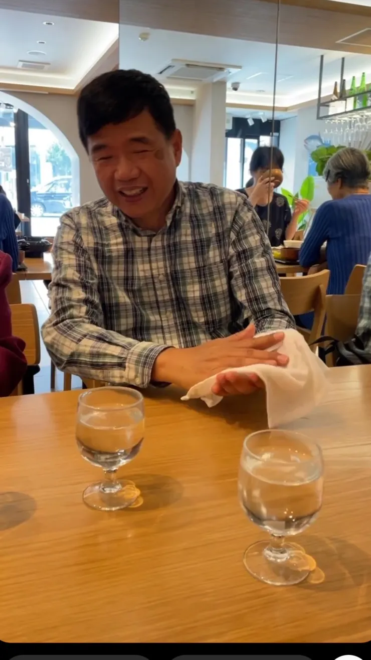 看起來準備大快朵頤的老爸(笑